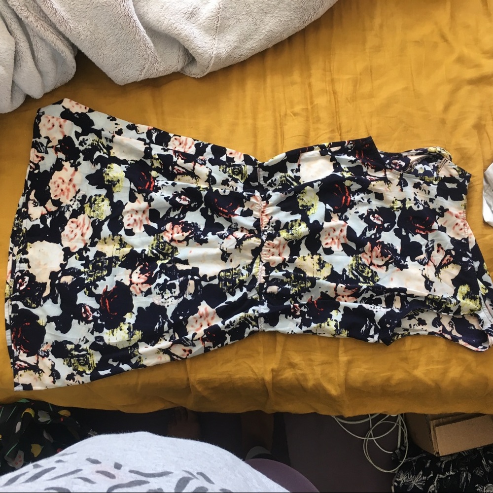 Abstract gap dress - Picture 3 of 4